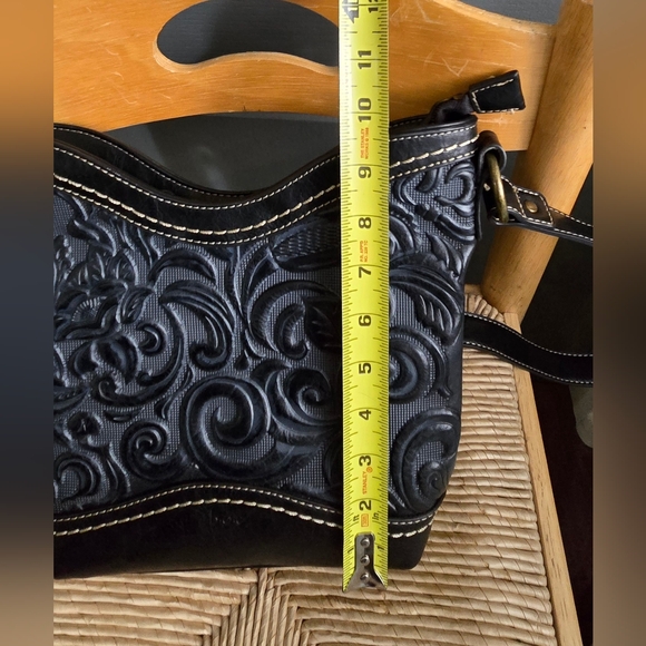 B.O.C. Floral Embossed Black Leather Crossbody Bag - Picture 4 of 9